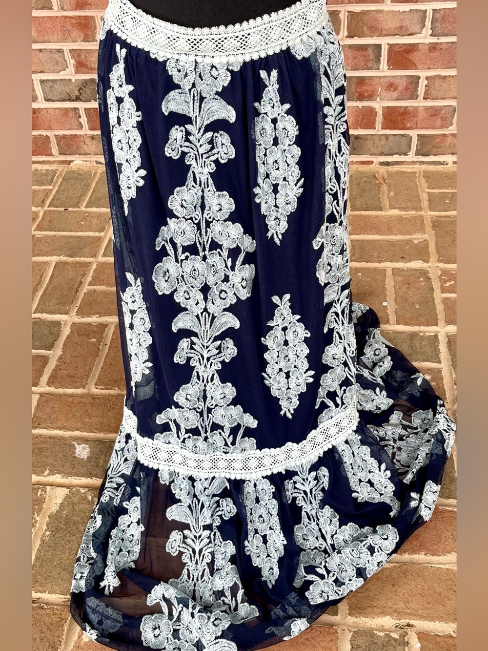 Altard State Arissa Navy Blue and White Embroidered Tulle Side Zip Maxi Skirt M